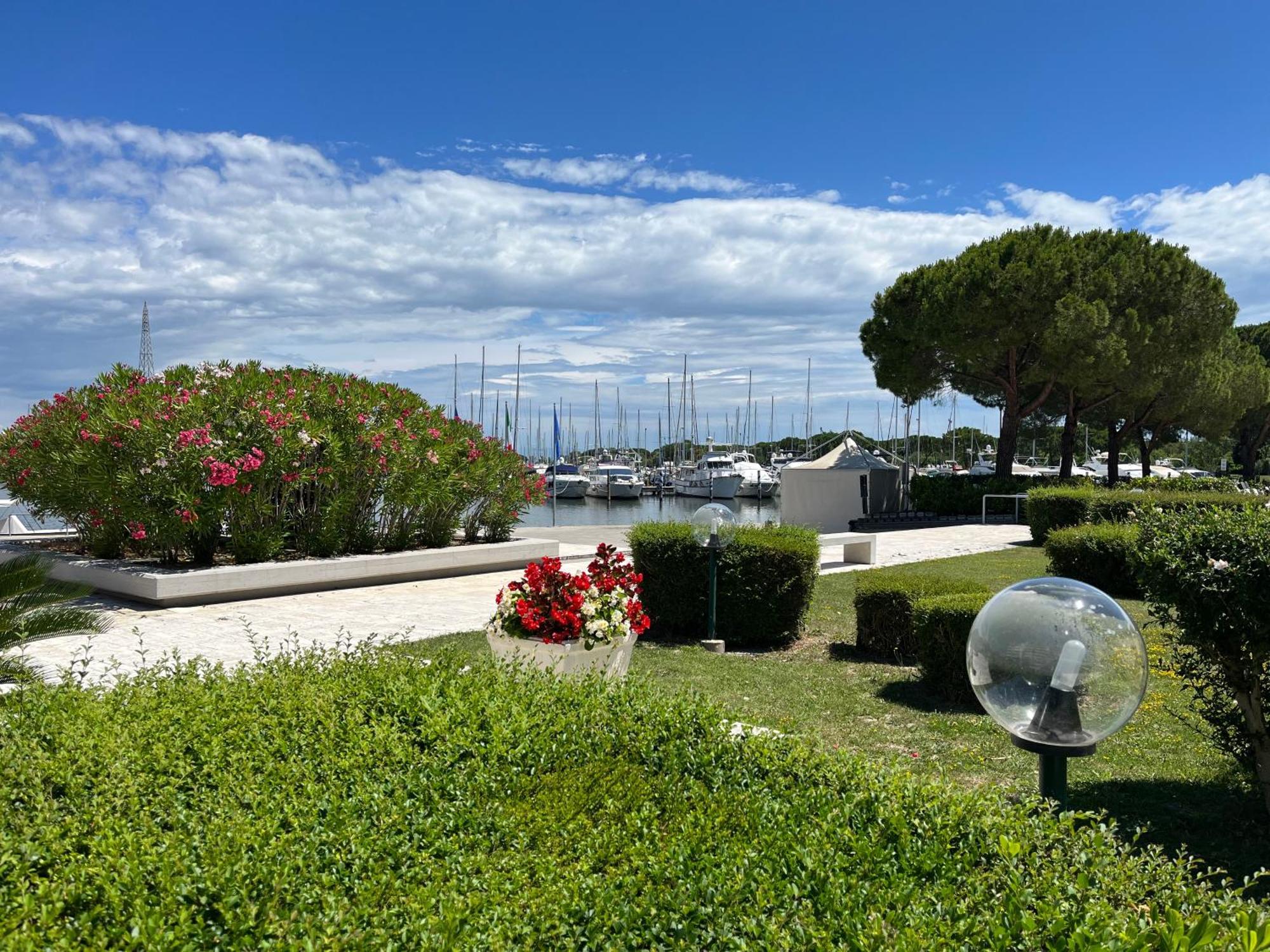 Signora Ruth - Aprilia Residence Aprilia Marittima Εξωτερικό φωτογραφία