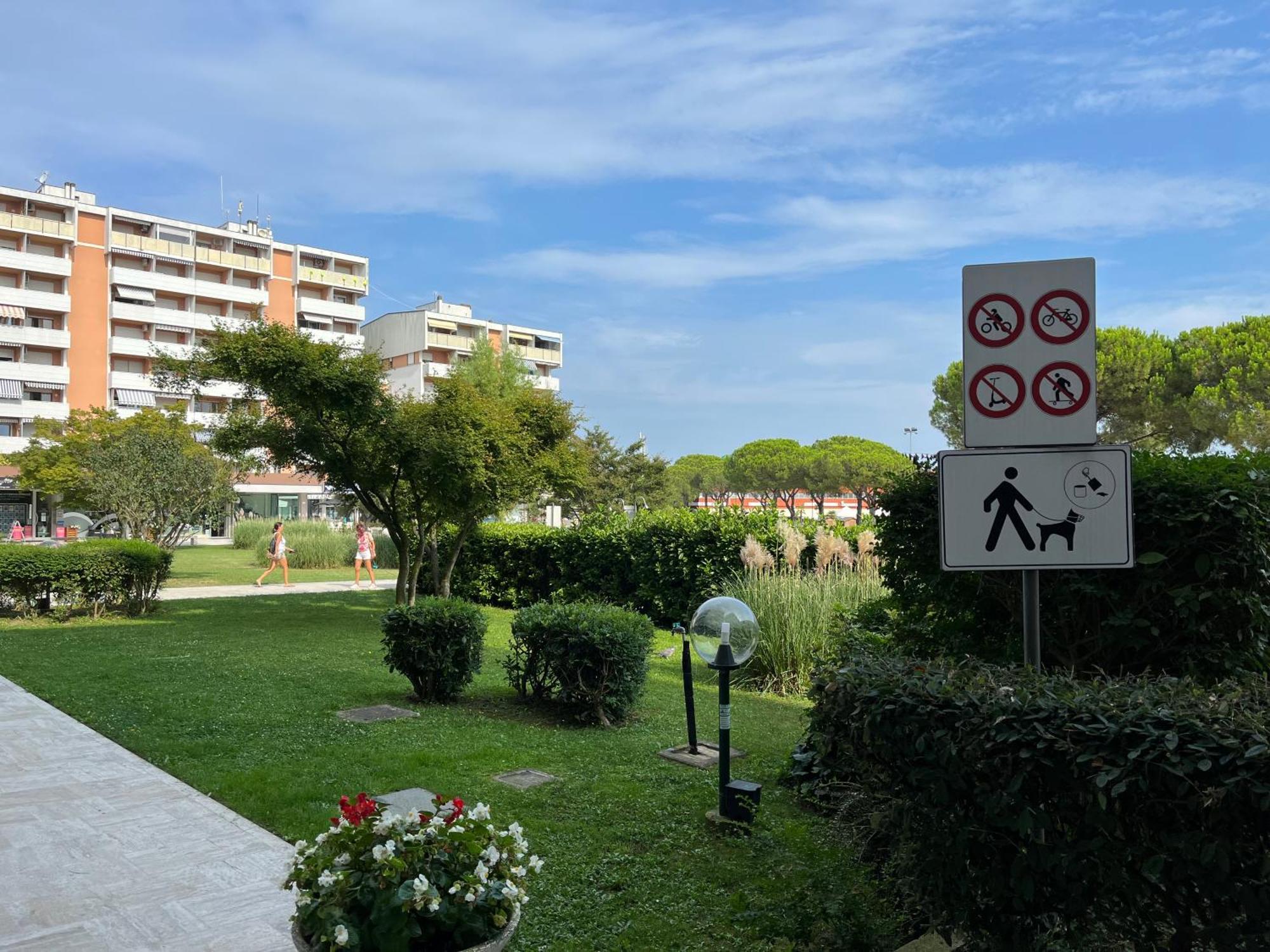 Signora Ruth - Aprilia Residence Aprilia Marittima Εξωτερικό φωτογραφία